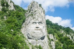 Chipul lui Decebal sculpat in stanca
