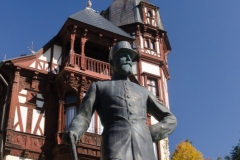 Statuie la Peles