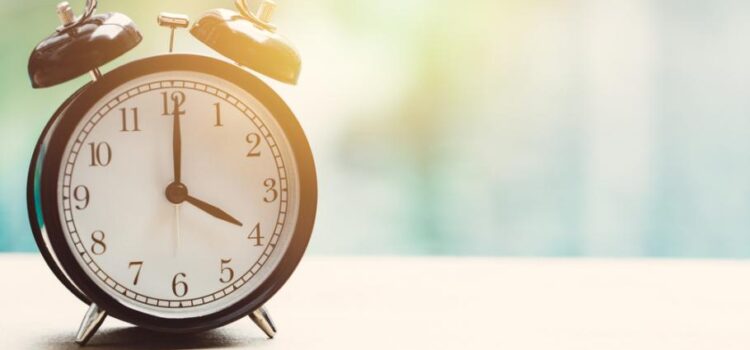 Trecem in curand la ora de vara a Romaniei! Nu uitati sa va reglati ceasurile.