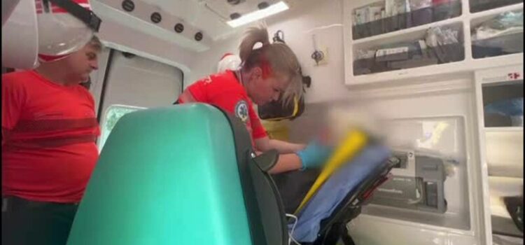 Un copil de 14 ani dintr-o comună din Vaslui a murit după ce ambulanța în care era resuscitat a fost lovită de o mașină