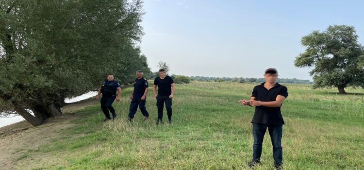 Tânăr curajos din R. Moldova retinut de poliţiştii de frontiera dupa ce a incercat sa traverseze râul Prut înot