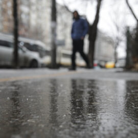 Atentionare meteorologica: precipitatii moderate cantitativ, polei si  intensificari ale vantului